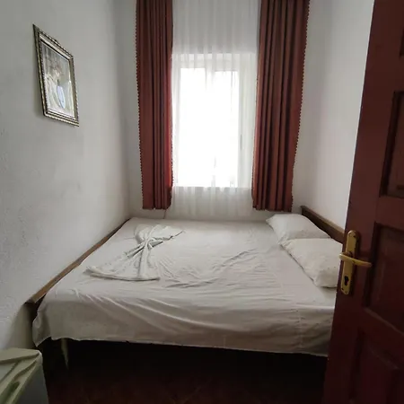 Homestay Ilirida-swimming Pool & Garden View For Rent Durres