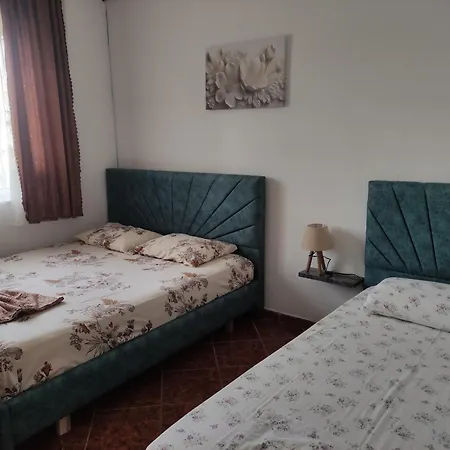 Ilirida-swimming Pool & Garden View For Rent ホームステイ ドゥラス