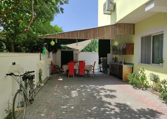 Ilirida-swimming Pool & Garden View For Rent ホームステイ ドゥラス