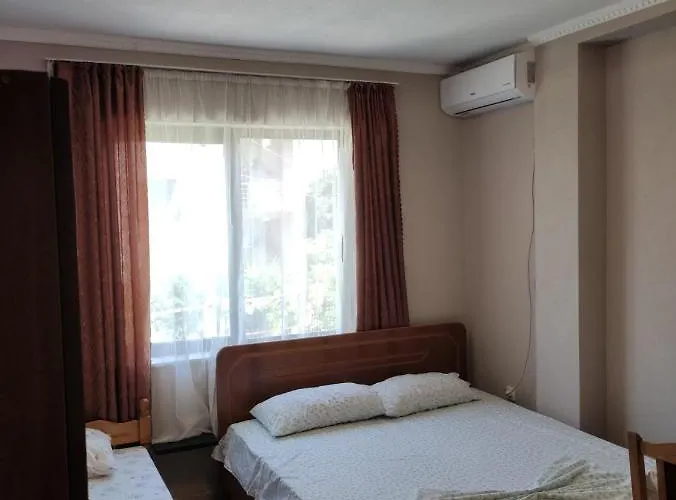 Ubytování v soukromí Ilirida-swimming Pool & Garden View For Rent *
