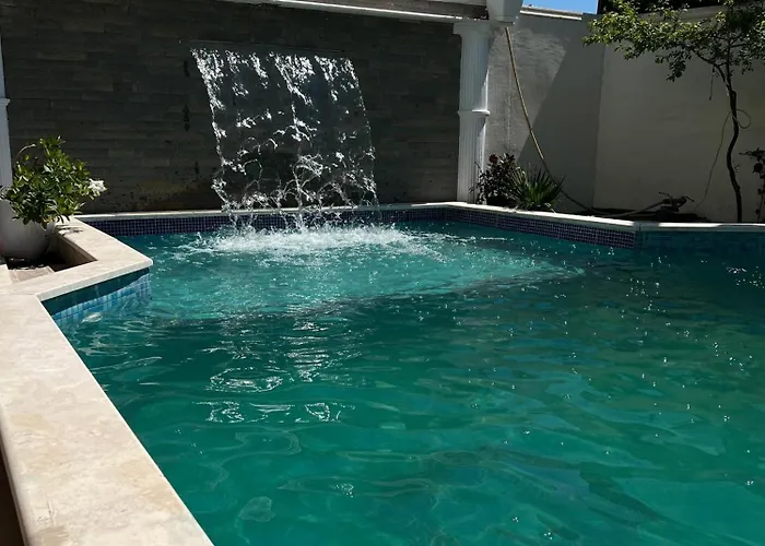 Ilirida-swimming Pool & Garden View For Rent ホームステイ ドゥラス