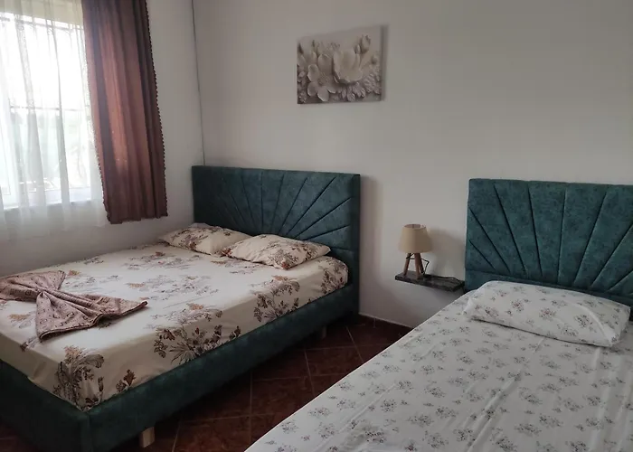 Ilirida-swimming Pool & Garden View For Rent ホームステイ ドゥラス