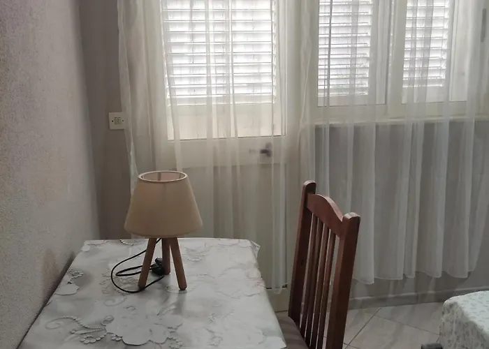 ホームステイ Ilirida-swimming Pool & Garden View For Rent ドゥラス