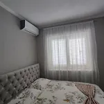 Kwatera prywatna Ilirida-swimming Pool & Garden View For Rent