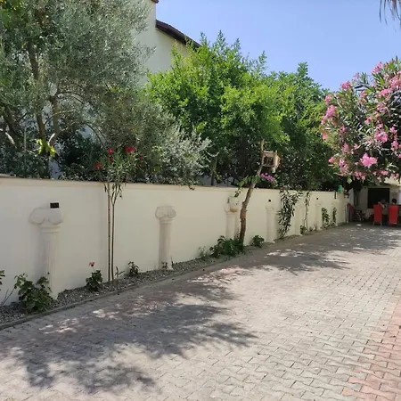 Homestay szállás Ilirida-swimming Pool & Garden View For Rent