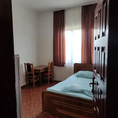 Ilirida-swimming Pool & Garden View For Rent Homestay