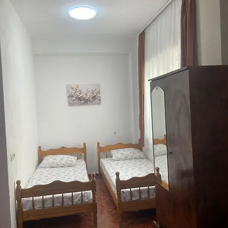 Alloggio in famiglia Ilirida-swimming Pool & Garden View For Rent *