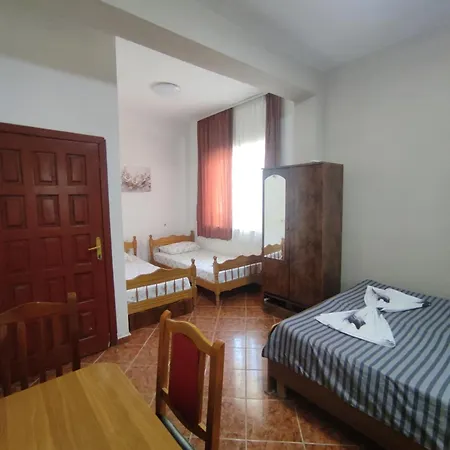 Ilirida-swimming Pool & Garden View For Rent Homestay szállás *