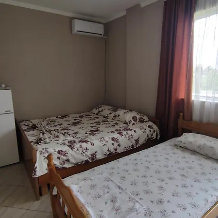 Homestay Ilirida-swimming Pool & Garden View For Rent *