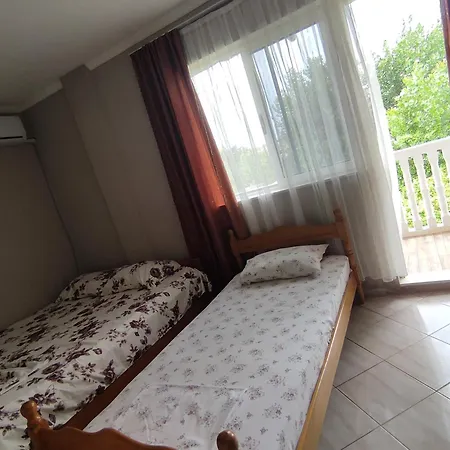 Ilirida-swimming Pool & Garden View For Rent Homestay