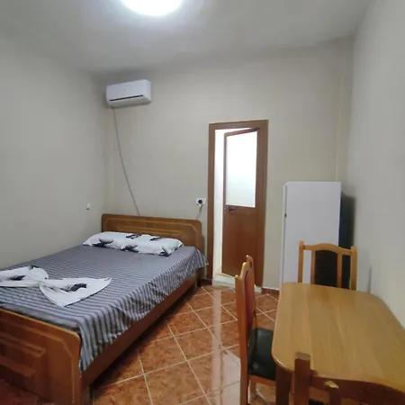 Ilirida-swimming Pool & Garden View For Rent Homestay Durres