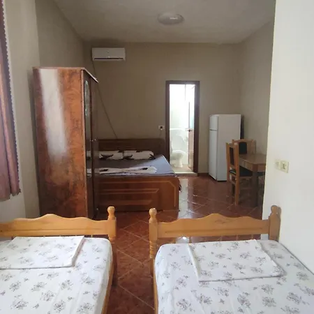Ilirida-swimming Pool & Garden View For Rent Alloggio in famiglia Durrës