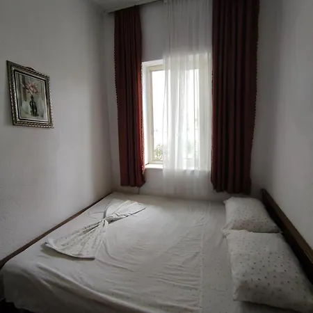 Ilirida-swimming Pool & Garden View For Rent Alloggio in famiglia Durrës