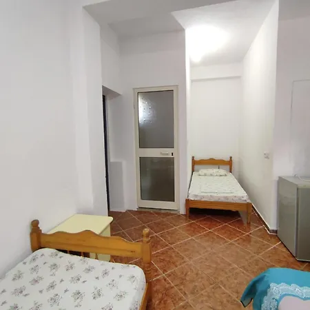 Homestay Ilirida-swimming Pool & Garden View For Rent Durres