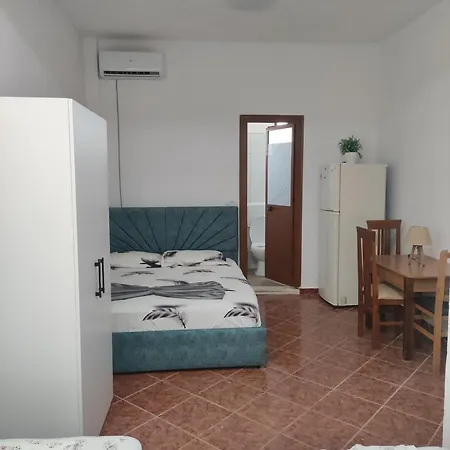 Kwatera prywatna Ilirida-swimming Pool & Garden View For Rent Durrës