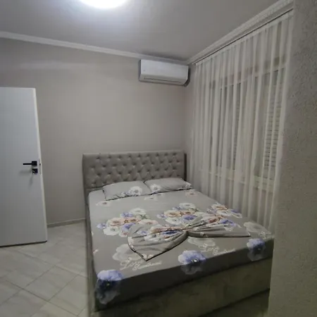 Ilirida-swimming Pool & Garden View For Rent Homestay