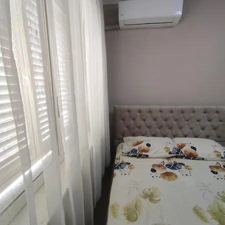 Ilirida-swimming Pool & Garden View For Rent Homestay szállás *