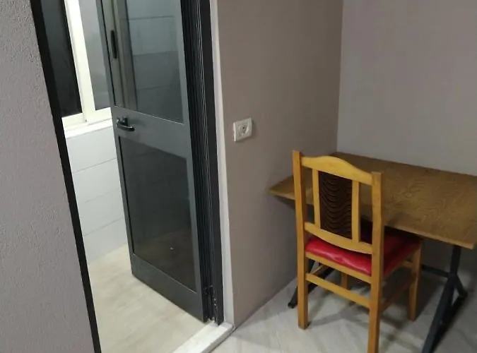 Ilirida-swimming Pool & Garden View For Rent 民宿 Durrës