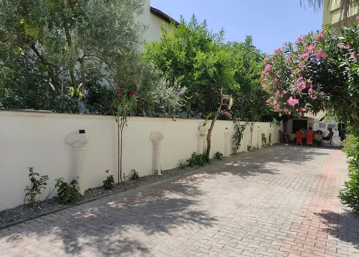 Kwatera prywatna Ilirida-swimming Pool & Garden View For Rent