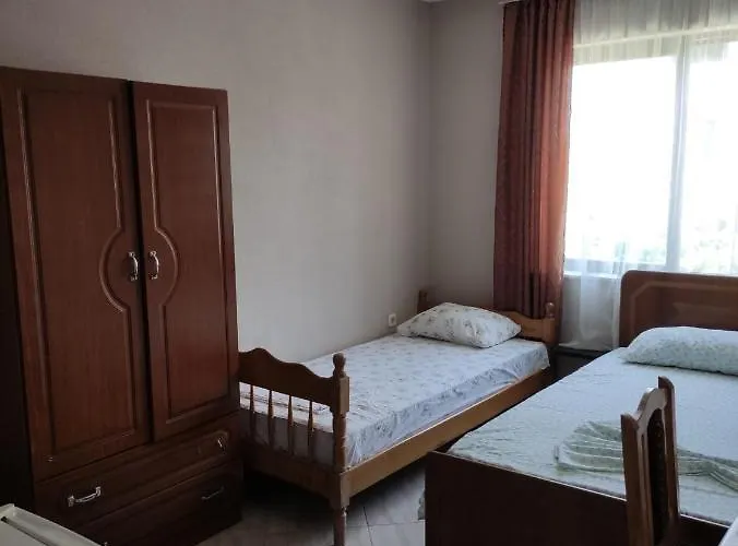 Ilirida-swimming Pool & Garden View For Rent 民宿 Durrës