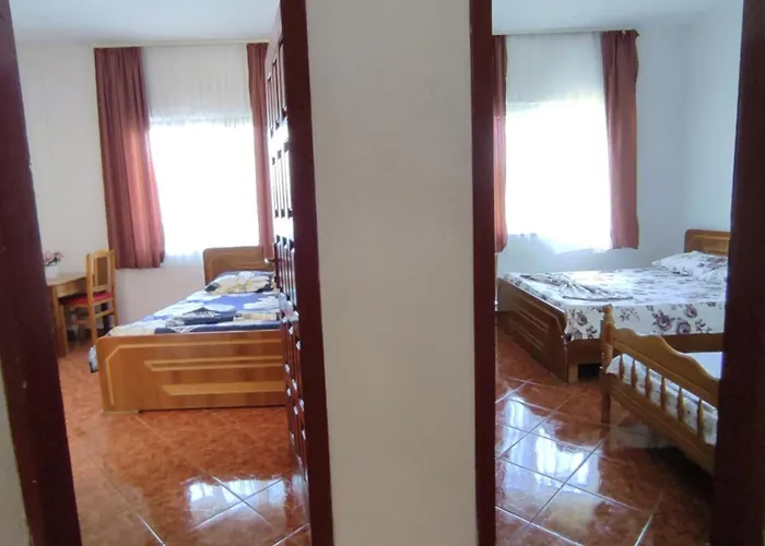 Ilirida-swimming Pool & Garden View For Rent Habitación en casa particular *