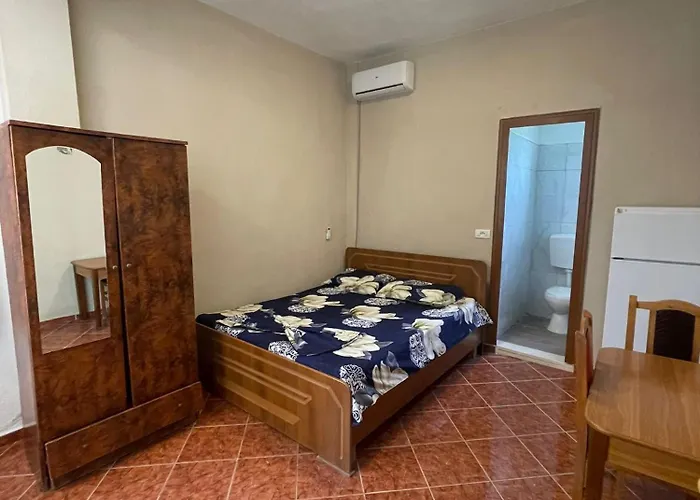 Ilirida-swimming Pool & Garden View For Rent 民宿 Durrës