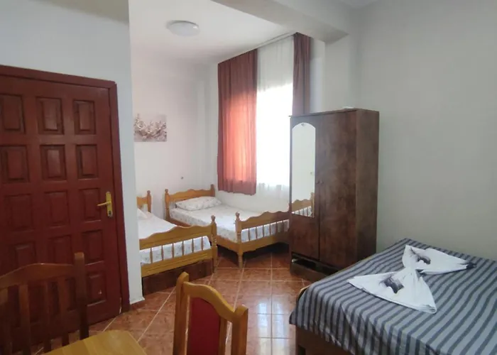 Ilirida-swimming Pool & Garden View For Rent Habitación en casa particular *