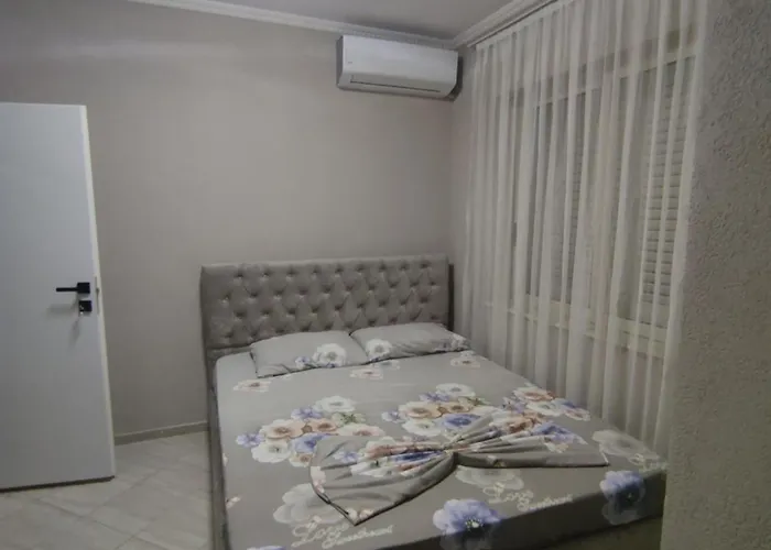 Ilirida-swimming Pool & Garden View For Rent Kwatera prywatna